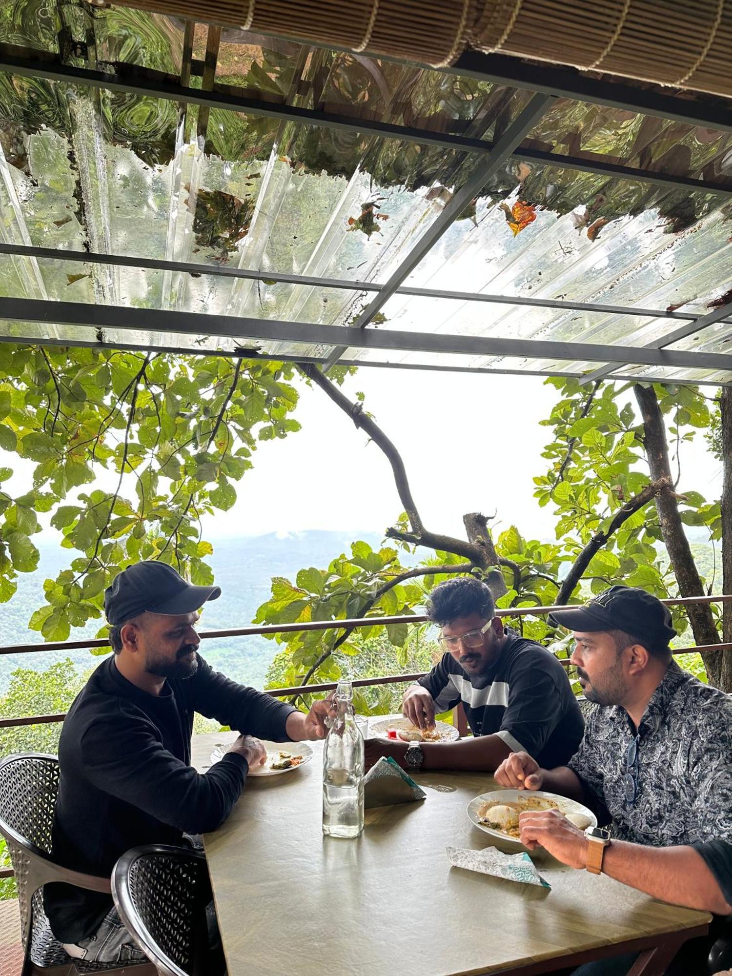 Sunset Valley Kerala Pool Resort - Monsoon Forest Cottage Stay In Idukki With Private Waterfalls, Natural Streams & Breathtaking Views Pīrmed Zewnętrze zdjęcie
