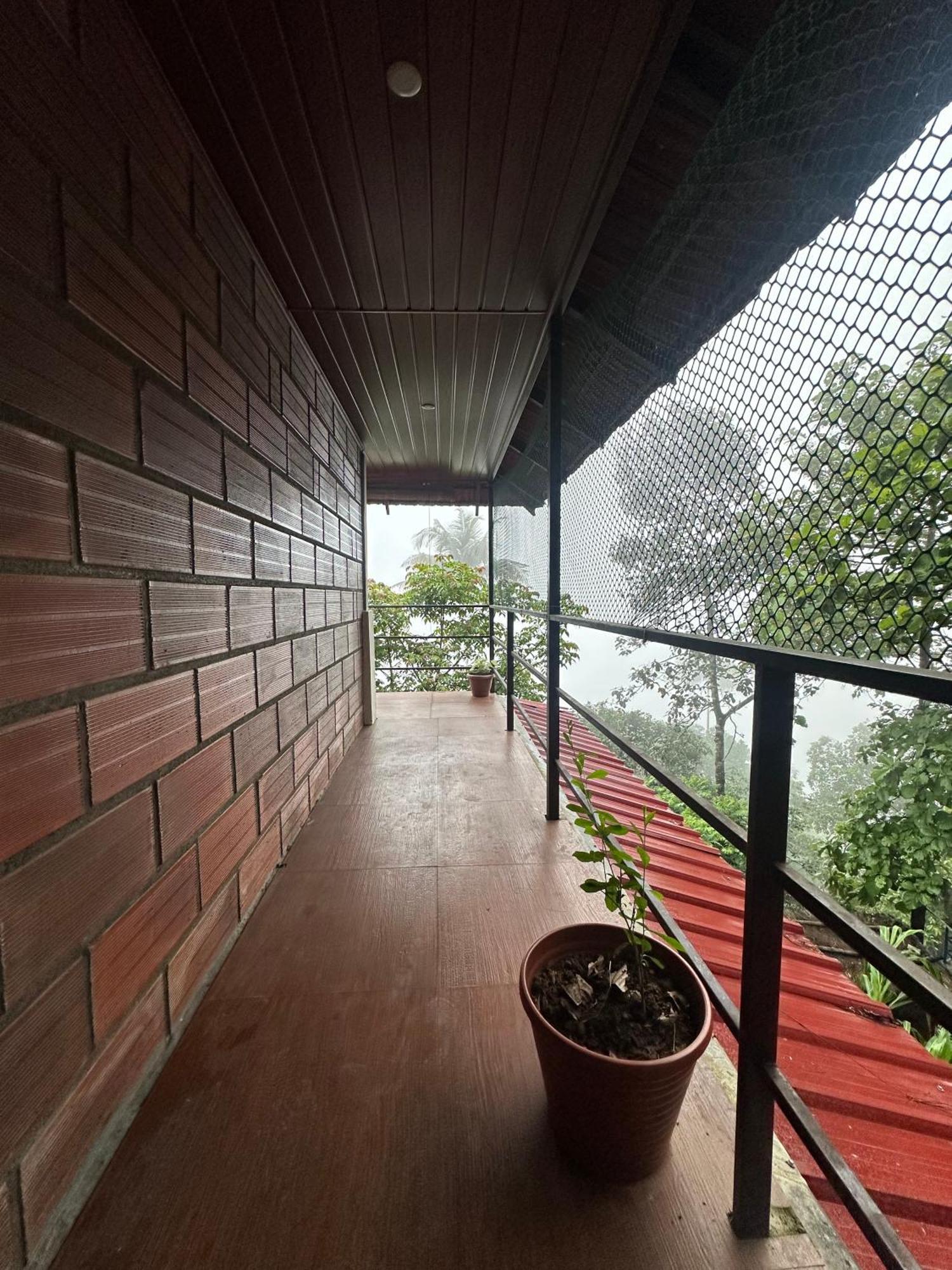 Sunset Valley Kerala Pool Resort - Serene Natural Forest Cottage Stay In Idukki With Sunrise & Sunset Panoramas, Natural Streams & Tranquil Summer Evenings Pīrmed Zewnętrze zdjęcie