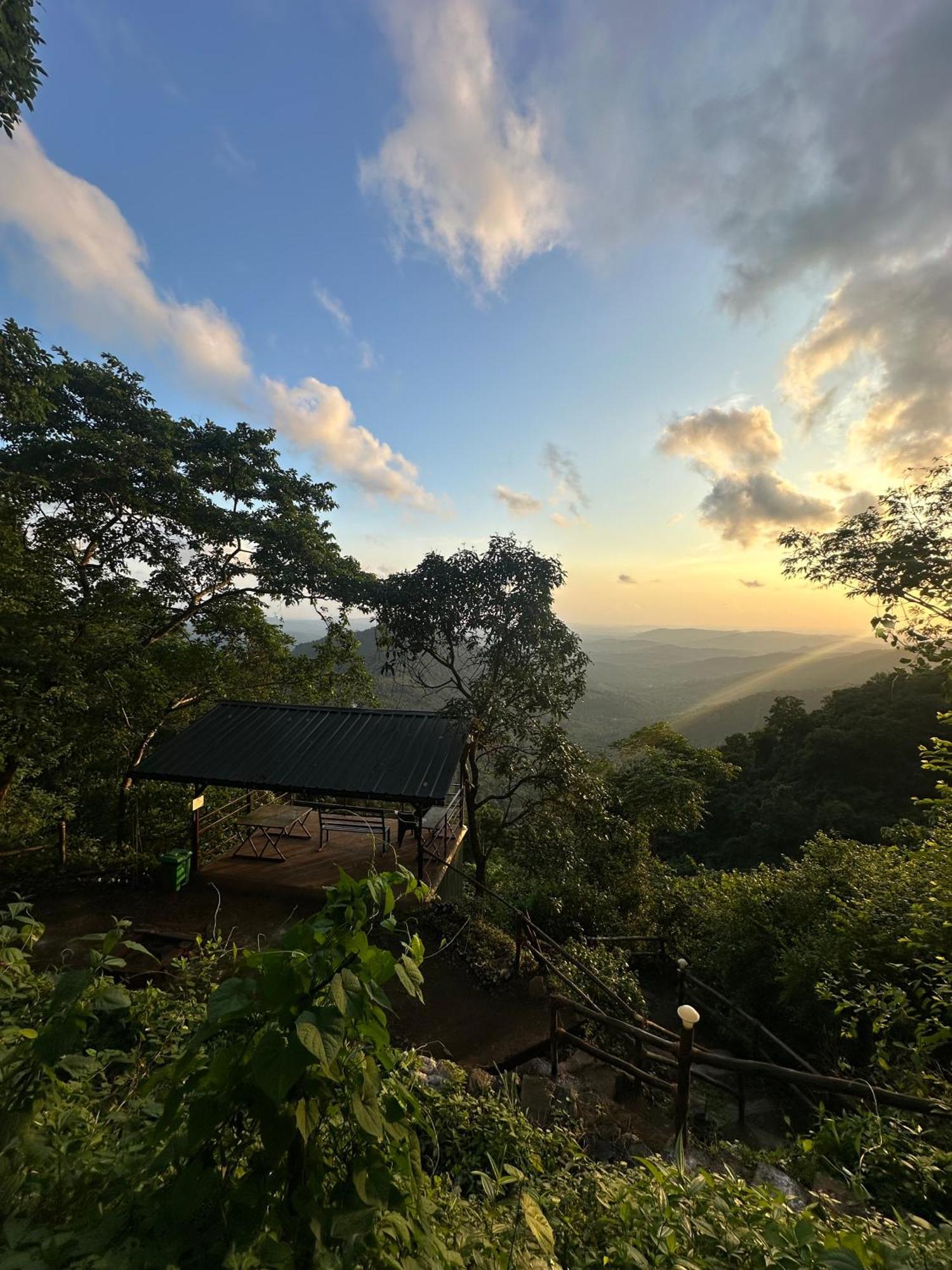Sunset Valley Kerala Pool Resort - Serene Natural Forest Cottage Stay In Idukki With Sunrise & Sunset Panoramas, Natural Streams & Tranquil Summer Evenings Pīrmed Zewnętrze zdjęcie